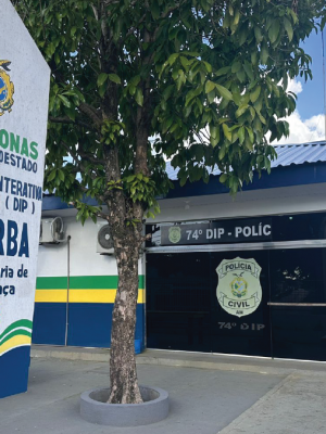 A Polícia Civil do Amazonas (PC-AM), por meio da 74ª Delegacia Interativa de Polícia (DIP) de Borba (a 151 quilômetros de Manaus), prendeu em flagrante, na última sexta-feira (07), Antenor Junior, 30; Andresa Nogueira, 34; Leonardo Vargas, 37; Mirian Aline, 24; Vanderson de Souza, 32, e um homem de 28 anos, por tortura majorada de um adolescente, de 15 anos, e um jovem, de 18 anos. As prisões ocorreram na comunidade Axinin, no município.